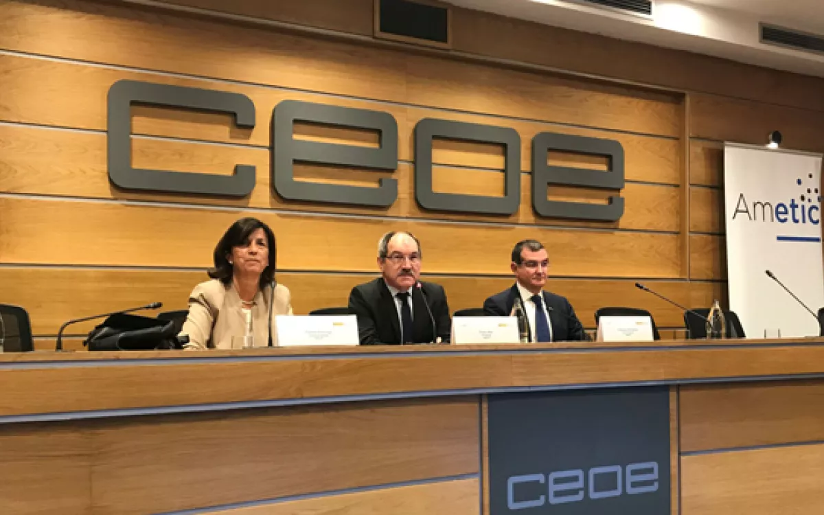 Paloma Domingo participa en la presentación del informe "España Cuántica"
