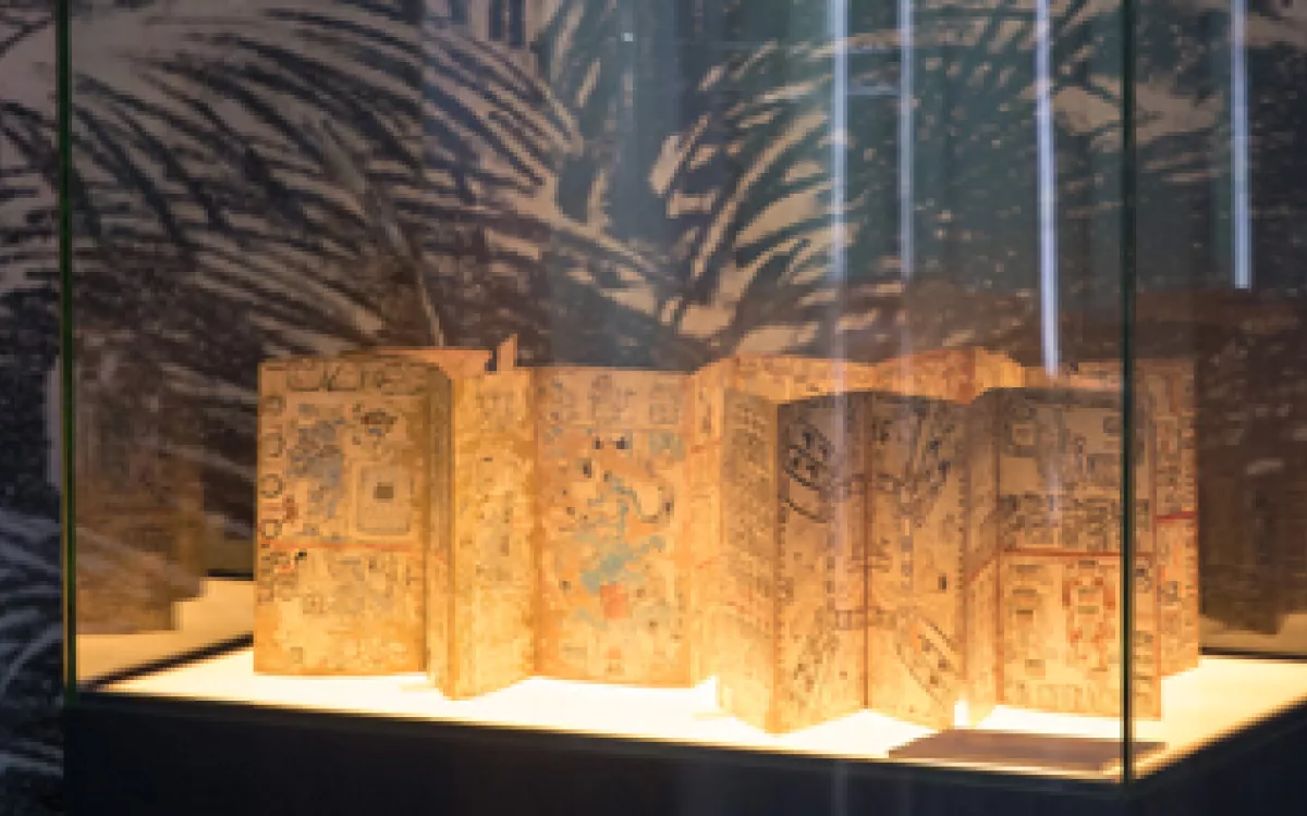 El MUNCYT expone uno de los tres libros mayas prehispánicos que se conservan