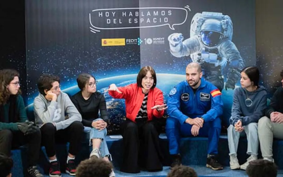 La ministra Diana Morant y el astronauta Pablo Álvarez mantienen un encuentro con estudiantes del Instituto de Educación Secundaria de Aldebarán en el MUNCYT de Alcobendas