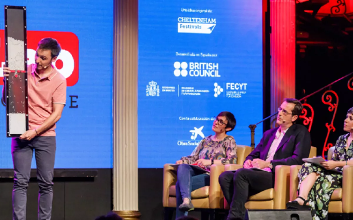 El físico Iñaki Echeverría representará a España en la final internacional de monólogos científicos FameLab 
