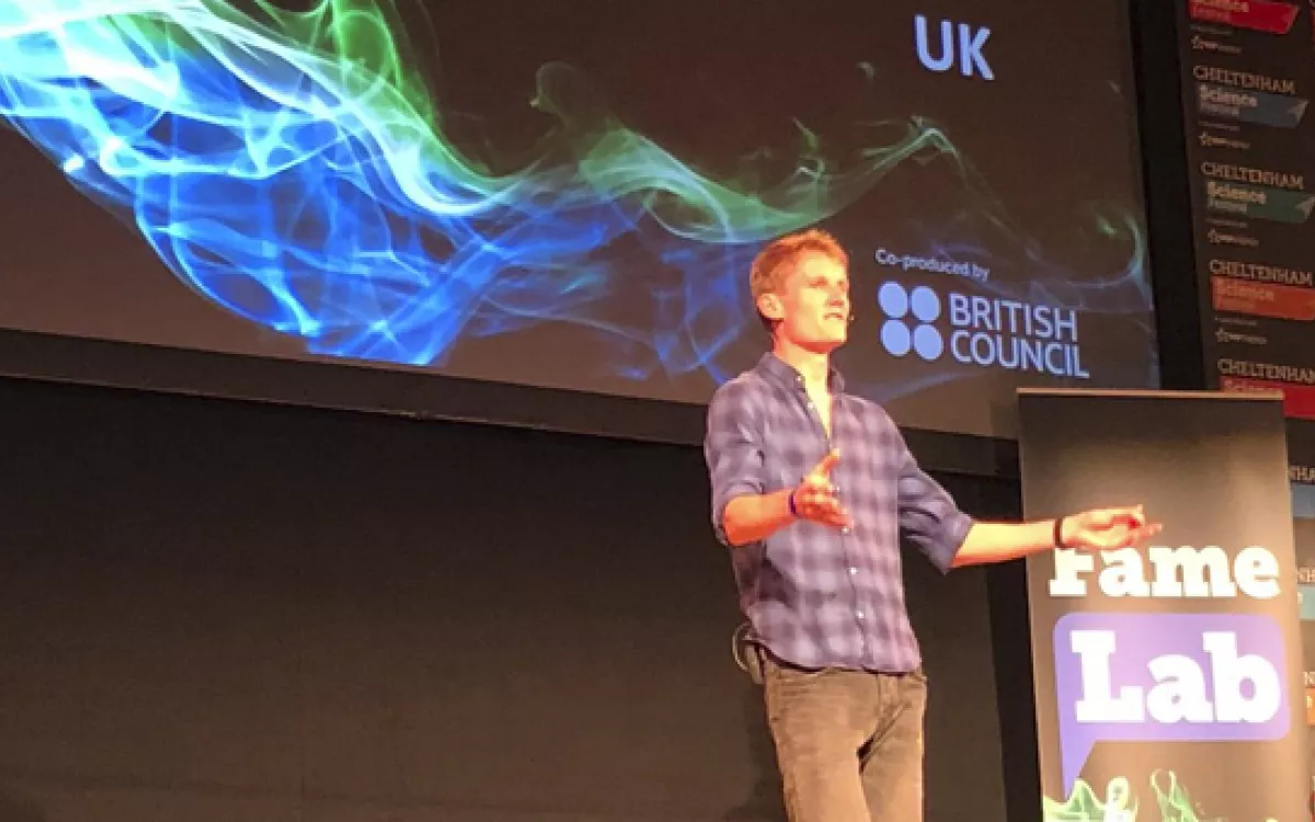 El representante de Reino Unido gana la final internacional de FameLab