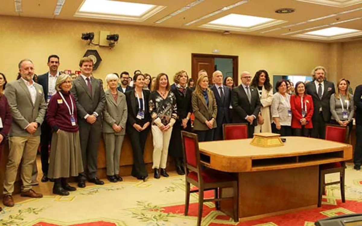 La Oficina C presenta cuatro nuevos informes sobre inteligencia artificial y educación, prevención del suicidio, materiales para la transición energética y sostenibilidad de las zonas costeras