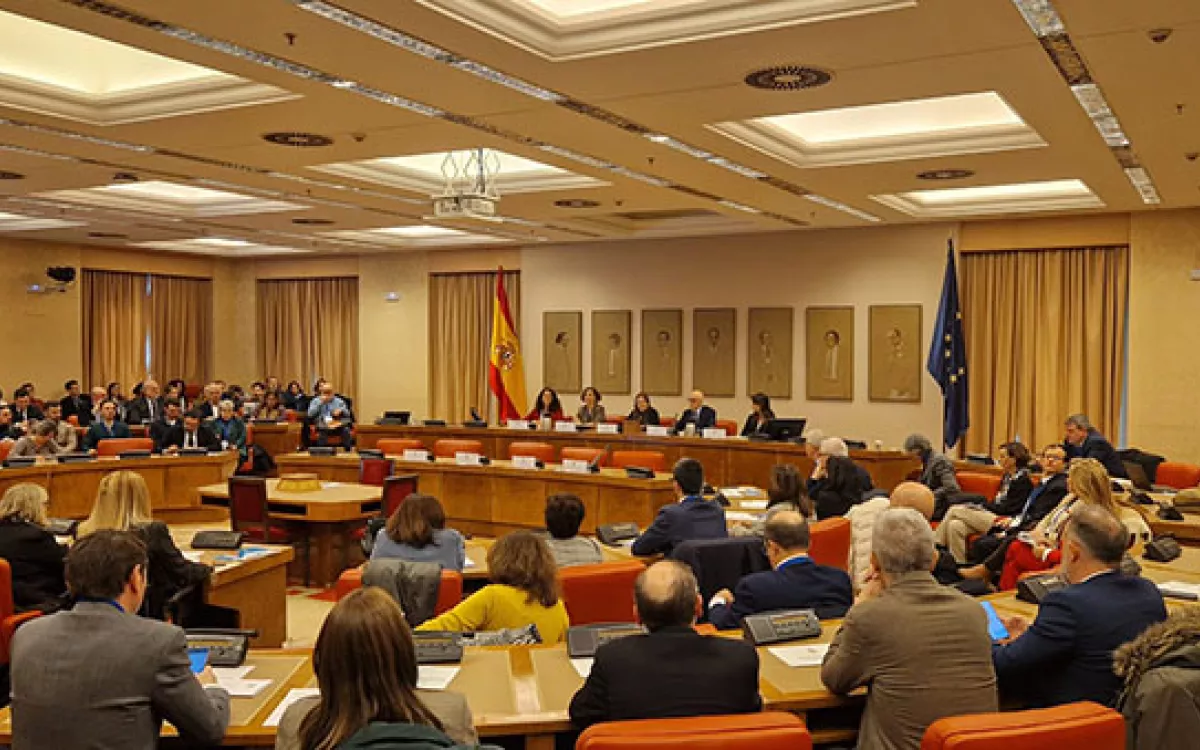 La Oficina C presenta en el Congreso de los Diputados seis nuevos informes de evidencia científica y lanza una nueva edición de su programa de emparejamiento  