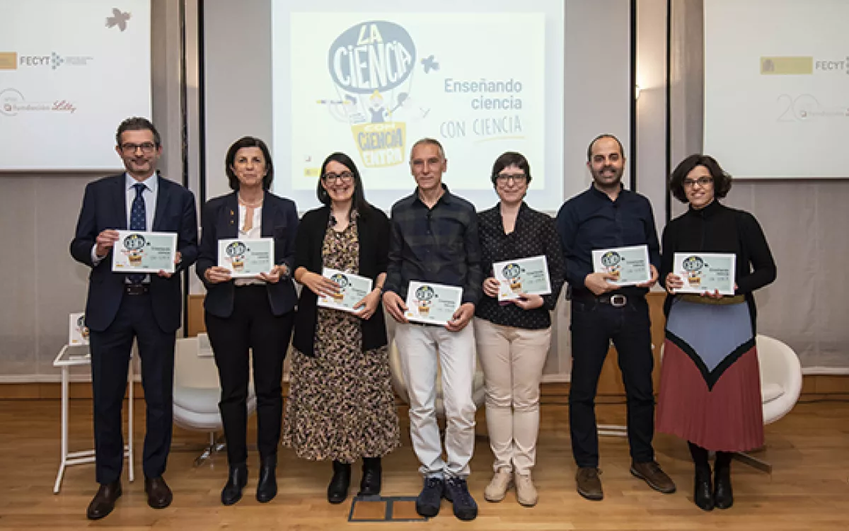 La Fundación Lilly y FECYT presentan Enseñando Ciencia con Ciencia, un libro que recoge los métodos más idóneos para enseñar ciencia