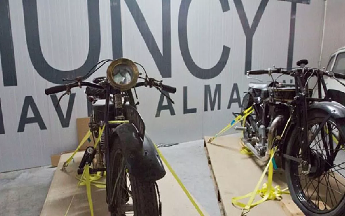 El MUNCYT realiza visitas extraordinarias a sus almacenes para dar a conocer su colección de patrimonio cultural científico y tecnológico