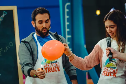 El youtuber de ciencia José Luis Crespo visita #Sciencetruck9 en Málaga para hablar de cambio climático