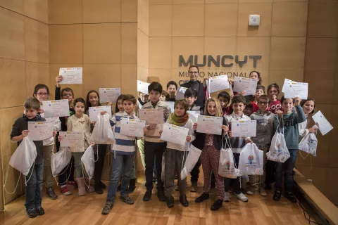  FECYT y Google entregan los diplomas a los participantes en los talleres del Club Tecnológico Google