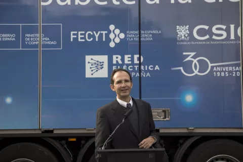 La Secretaria de Estado de I+D+i visita el camión científico Movilab en Alcobendas