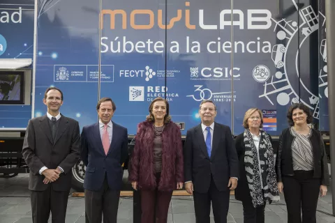 La Secretaria de Estado de I+D+i visita el camión científico Movilab en Alcobendas