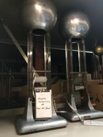 El MUNCYT abre al público sus almacenes de Madrid en el Paseo de las Delicias 61