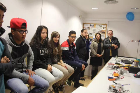 Movilab, el laboratorio científico sobre ruedas, llega a Torrent