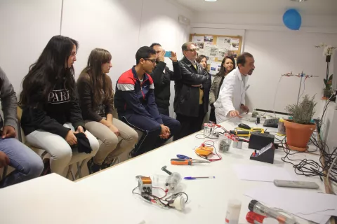 Movilab, el laboratorio científico sobre ruedas, llega a Torrent