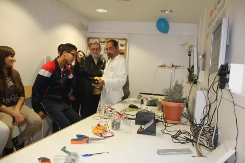 Movilab, el laboratorio científico sobre ruedas, llega a Torrent