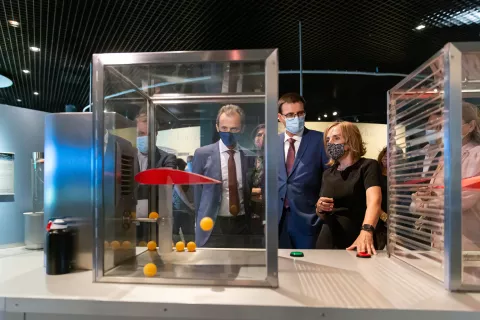 El Ministro de Ciencia e Innovación, Pedro Duque, visita la sede de Alcobendas del MUNCYT