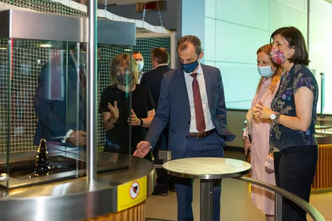 El Ministro de Ciencia e Innovación, Pedro Duque, visita la sede de Alcobendas del MUNCYT