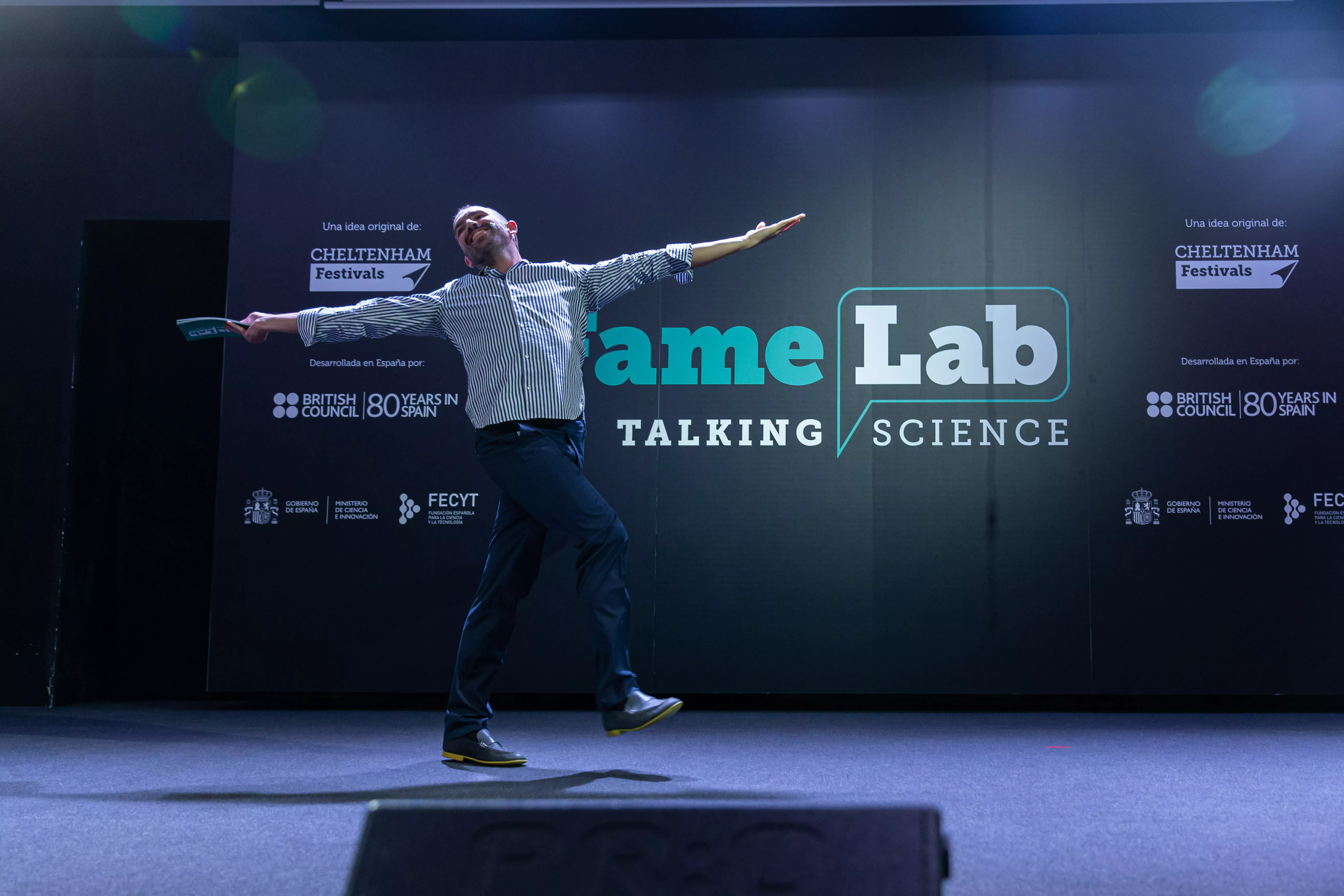 El ingeniero aeroespacial Alejandro Sánchez gana la final española de monólogos científicos FameLab 