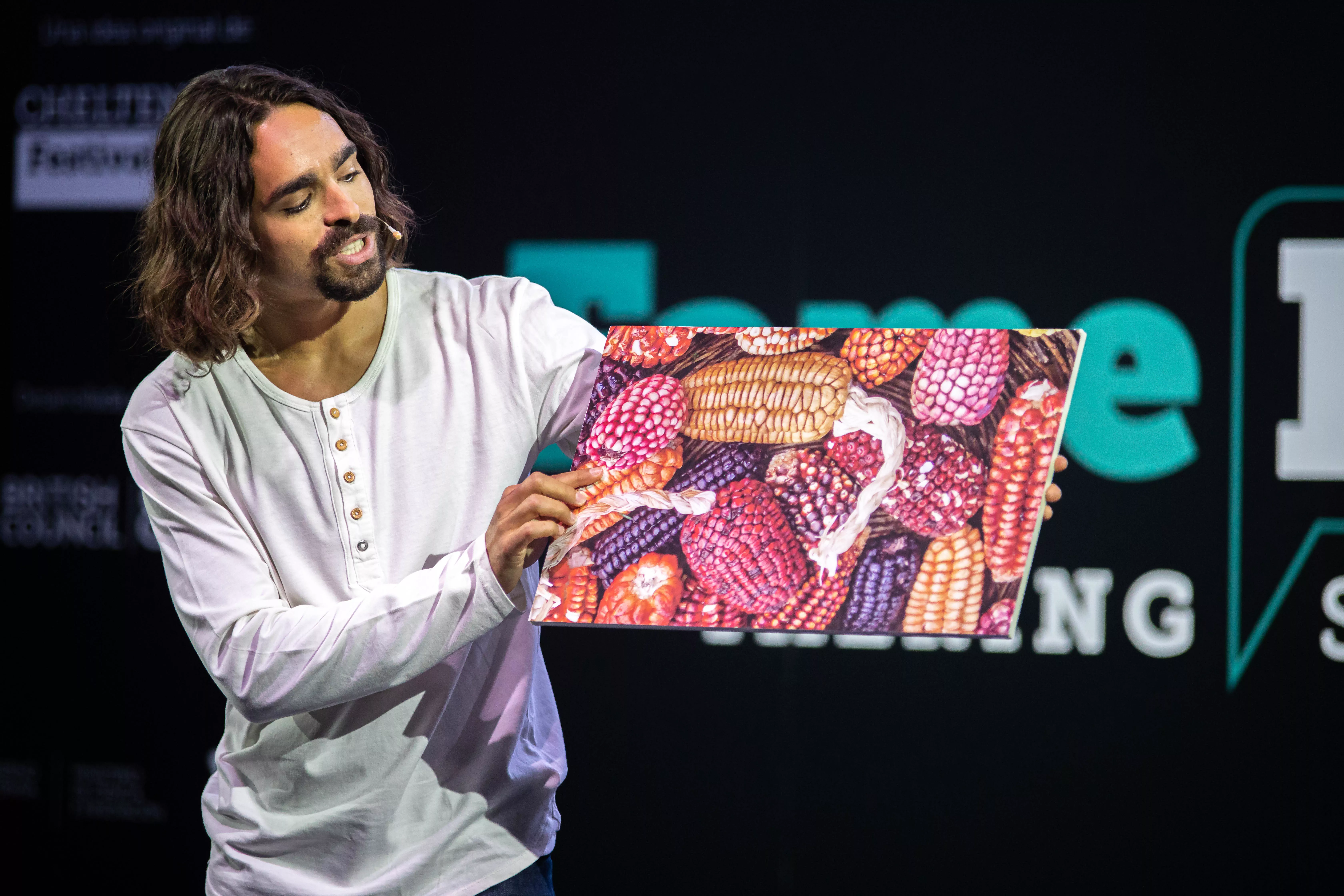 El ingeniero aeroespacial Alejandro Sánchez gana la final española de monólogos científicos FameLab 