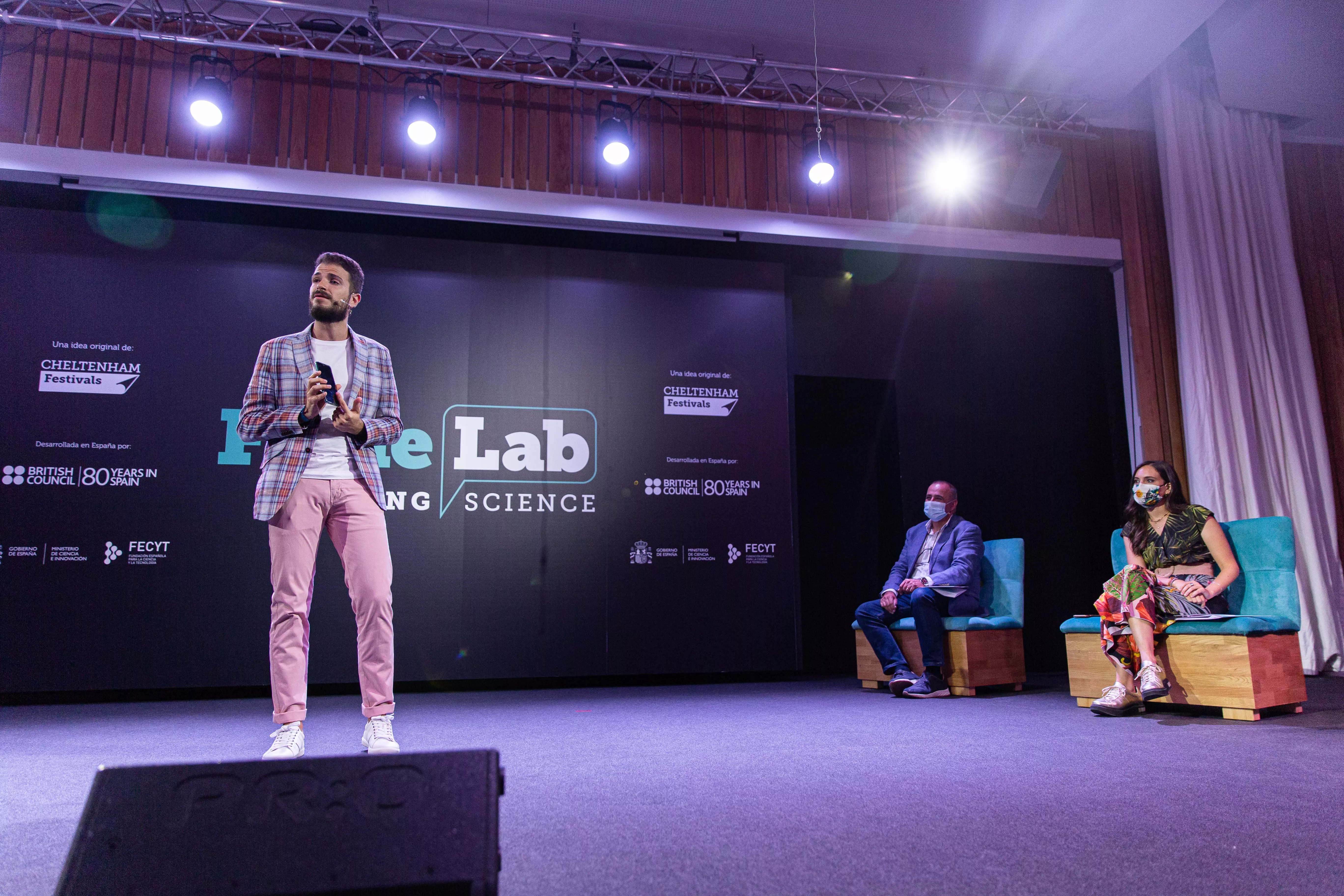 El ingeniero aeroespacial Alejandro Sánchez gana la final española de monólogos científicos FameLab 