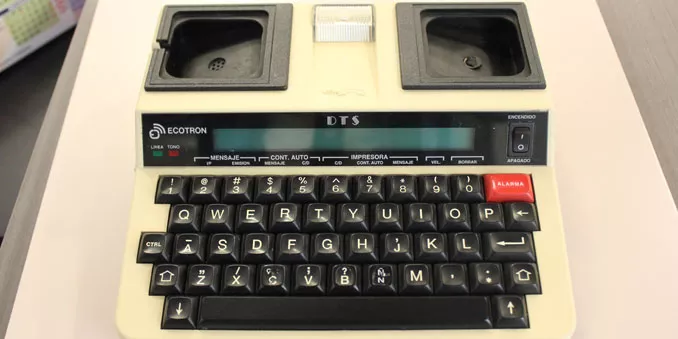 El MUNCYT expone teléfonos adaptados para personas con discapacidad auditiva en el espacio "Nuestros donantes"